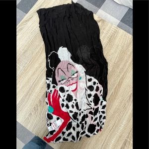 Disney Cruella circle scarf wrap NWT